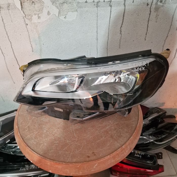 Peugeot Expert 2017 ляв фар