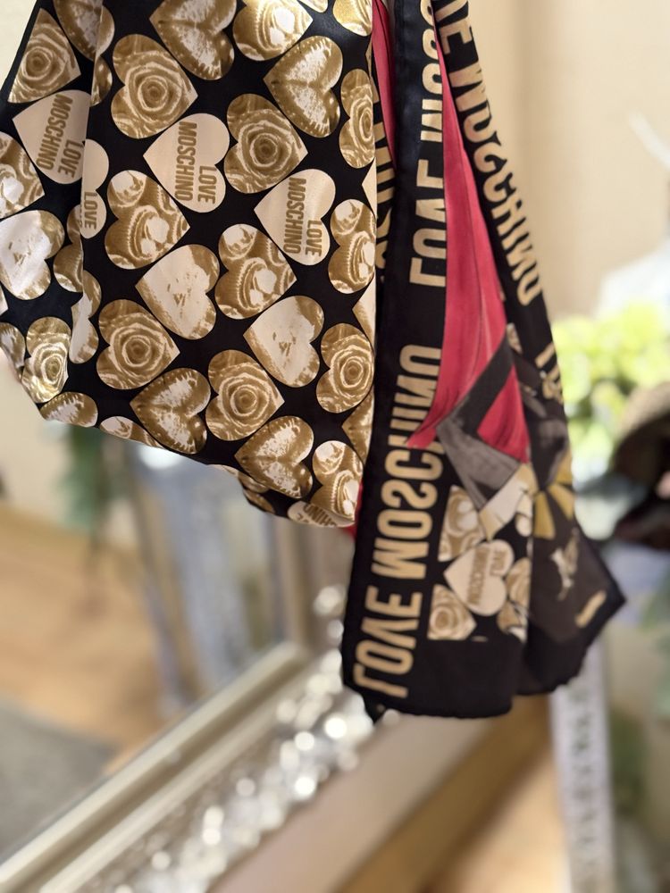 Шалче Love Moschino