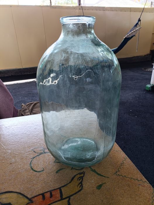 Продам стеклянный бутыль 10 литров