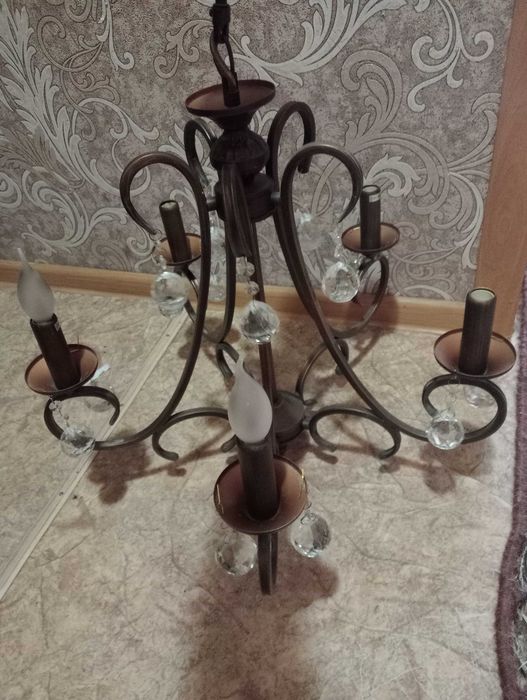 Люстра-подсвечник.