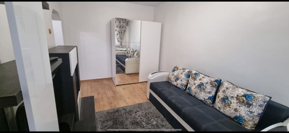 Închiriez garsonieră decomandată