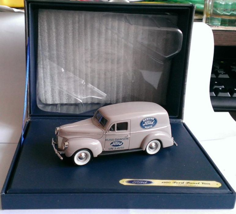 Macheta Ford Panel Van 1940 - Motorhead 1/43 noua