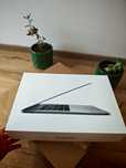 Cutie originală goală MacBook Pro 15 2018- perfectă pentru colecționar