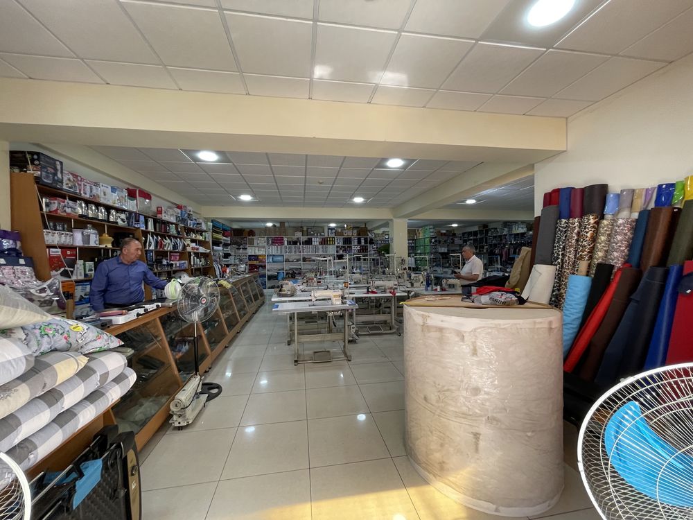 Продаётся помещение в фархадском рынке.