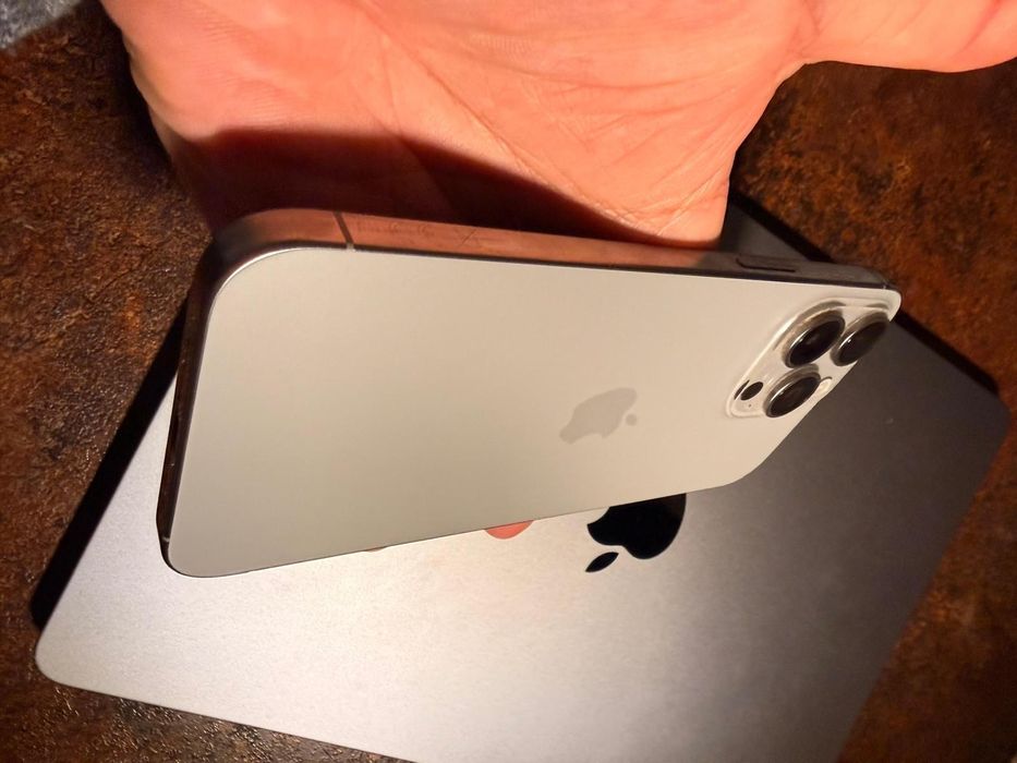 iPhone 15 Pro Max Încă în garanție