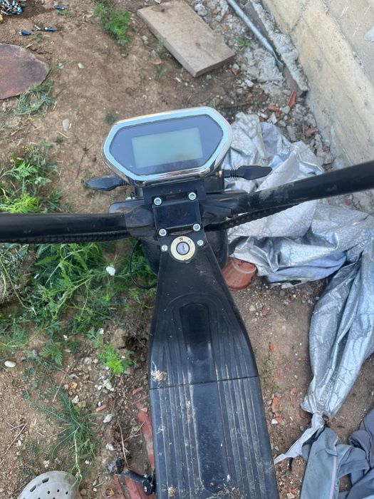 Vand scuter electric de strada