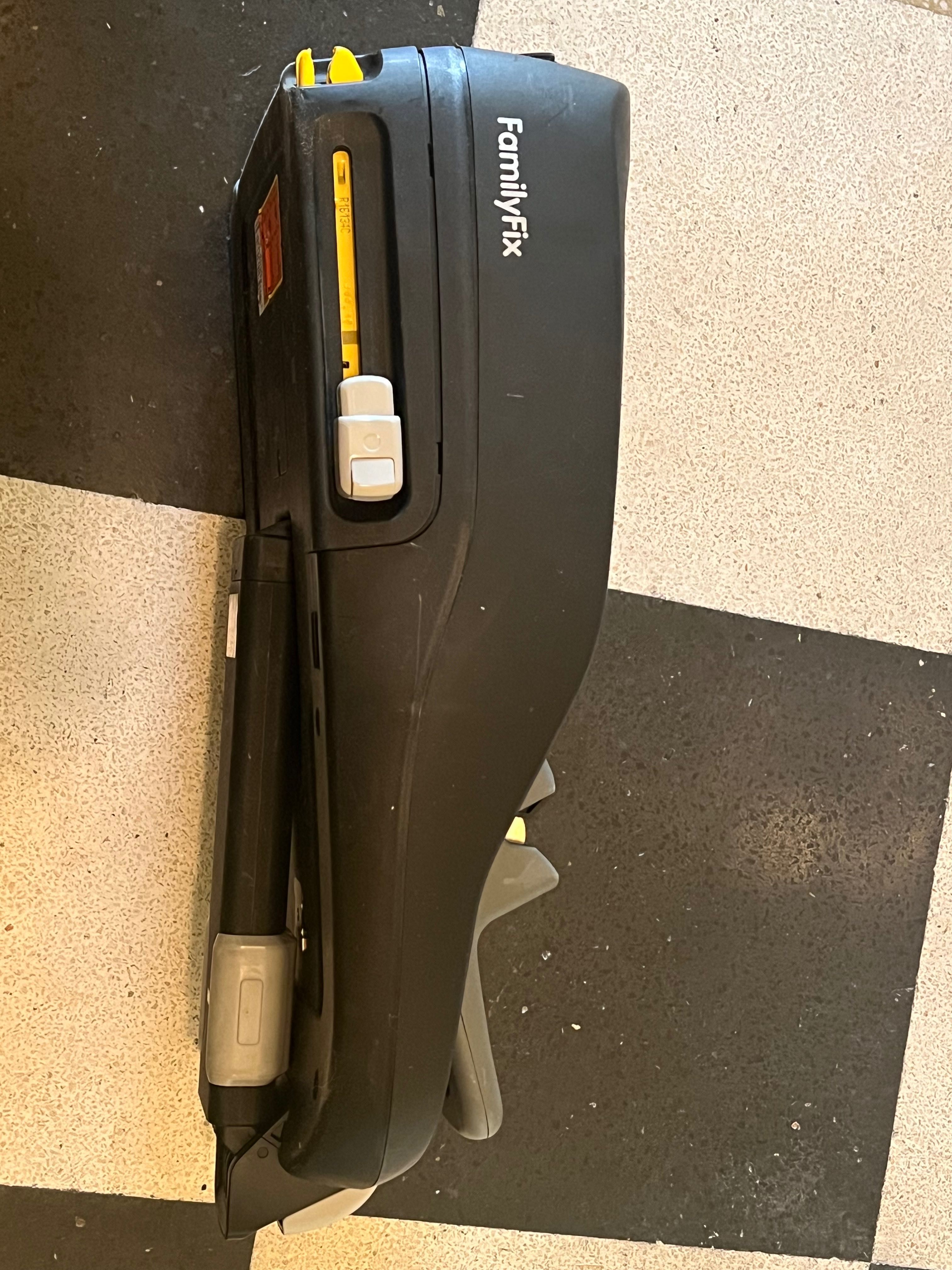 Maxi Cosi Pebble Plus и база