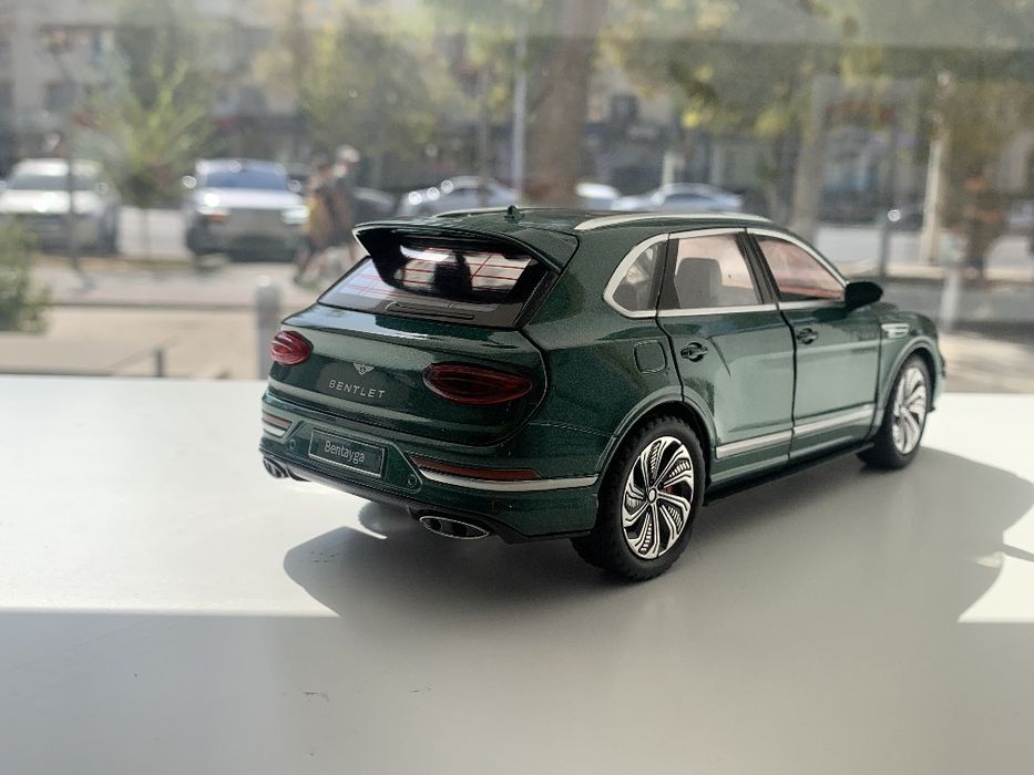 Modelka Bentley Bentyaga