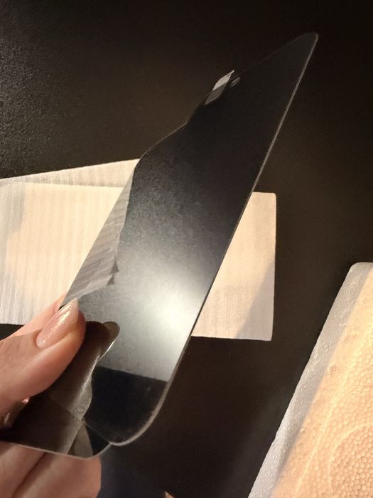 Два броя чисто нови screen privacy протектори за Iphone 15 Pro