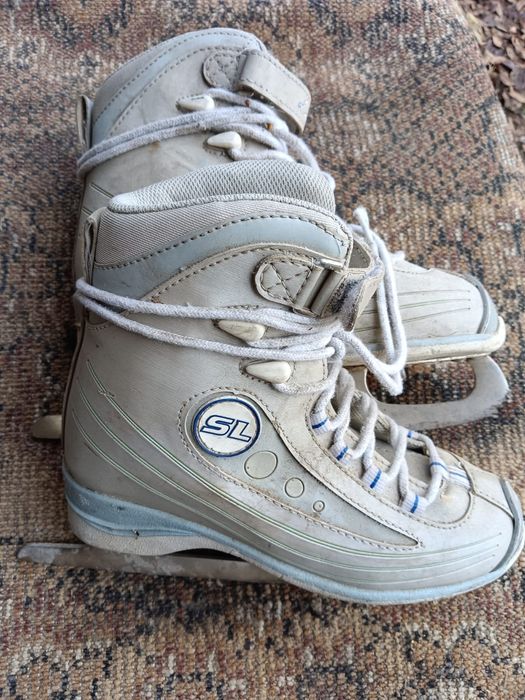 Продам женские коньки