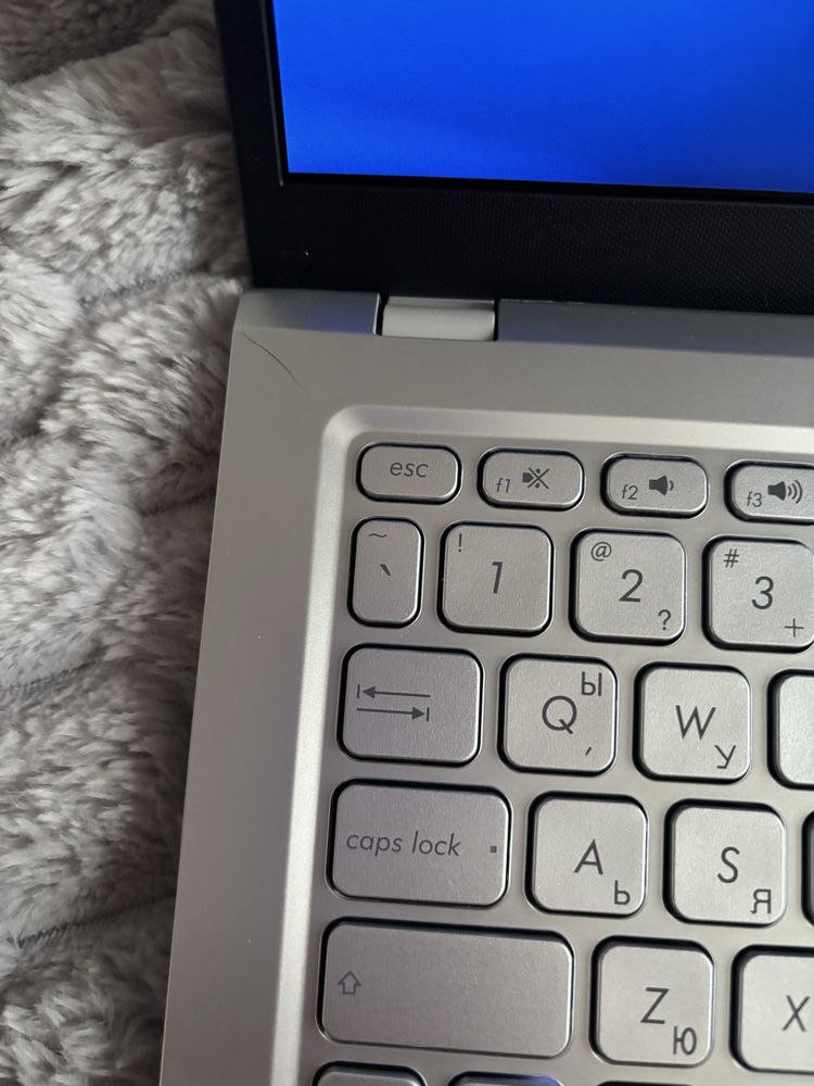 Продавам лаптоп ASUS VivoBook X515EA