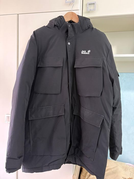 Продаю зимнюю мужскую куртку