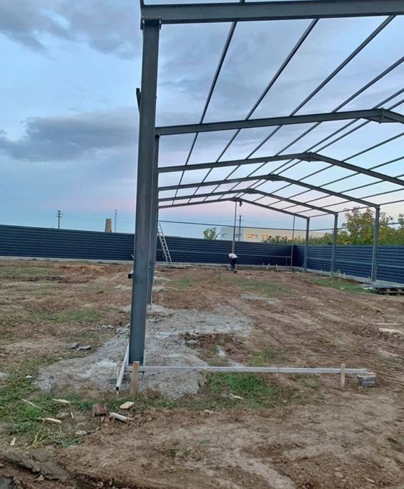 Vând hala metalica 8x15pret corect din profile cu țeavă pe acoperis