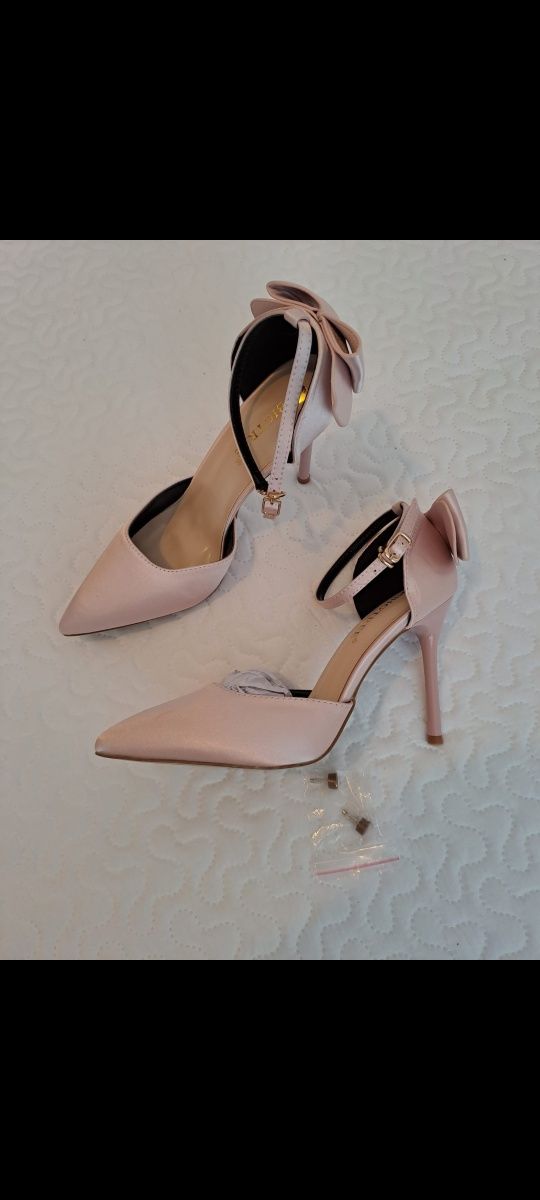 Pantofi roz silk dama NOI cu toc și fundiță , 38