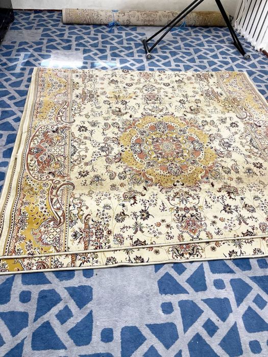 Gilam sotiladi srochna