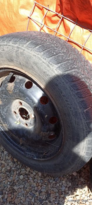 Vând anvelope 2 buc Logan cu jante și 4 buc pentru duster