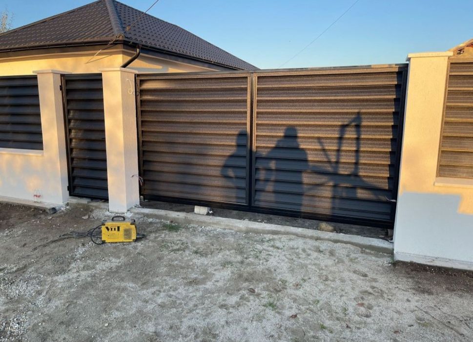 Gard și porți din plasă metalică fabricate exact după cerințe. Acesta