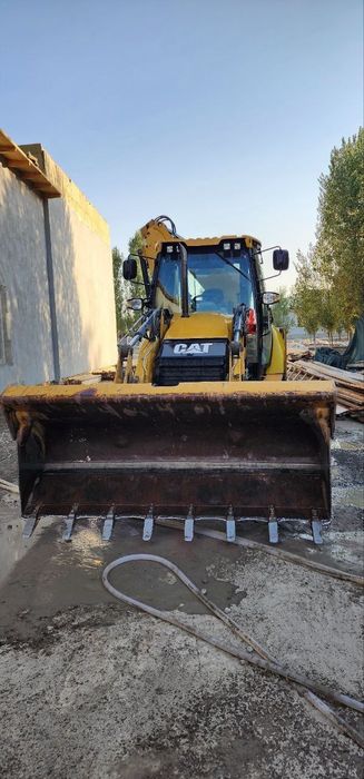 Экскаватор погрузчик срочно сотилади  CAT  428F  ср