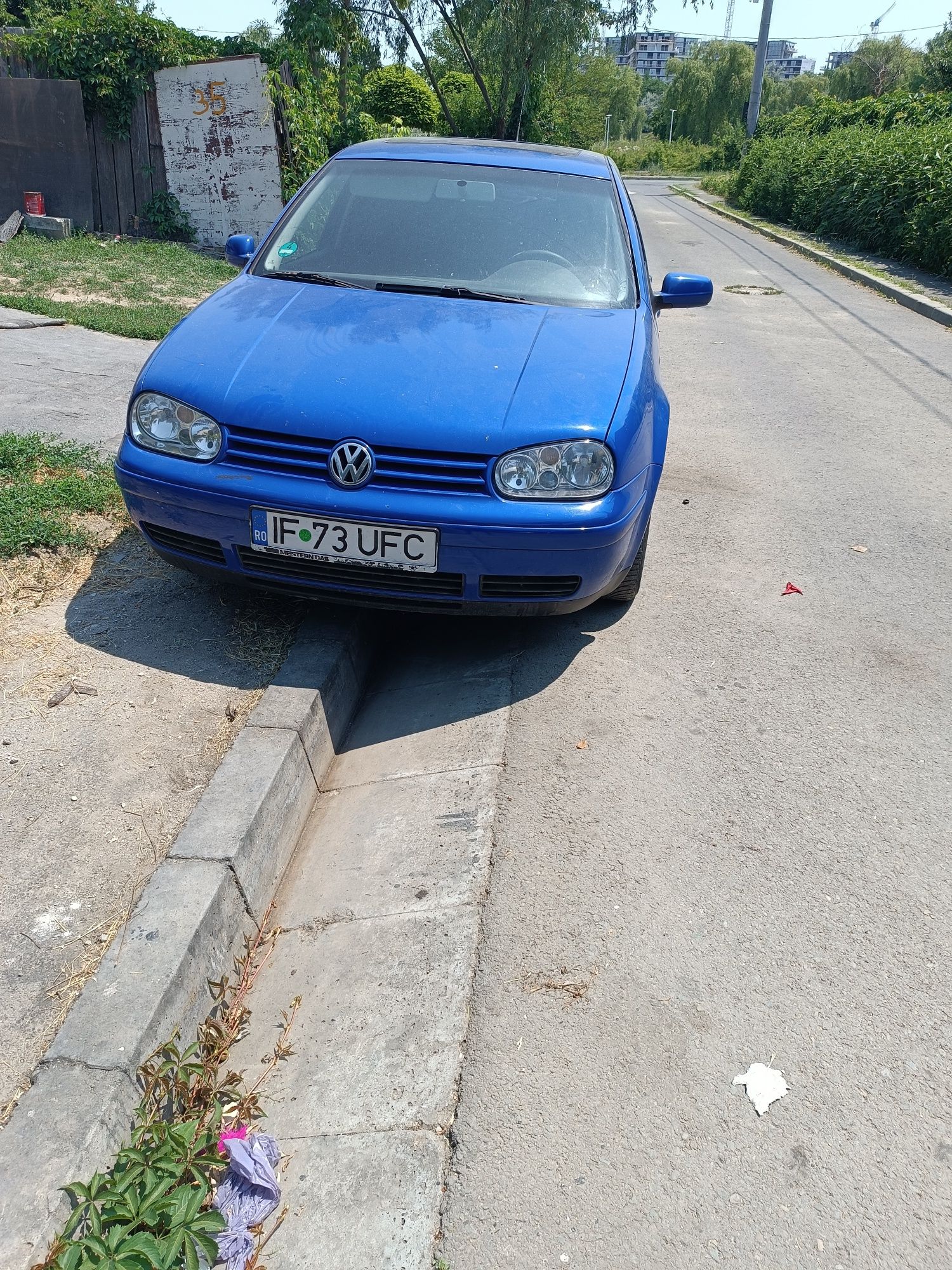 Vând sau schimb  cu orice fel de autoturisme