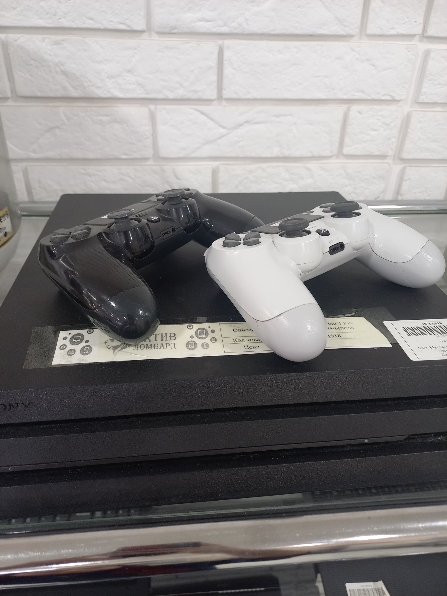 Продаётся play Station 4pro /плестейшн 4про