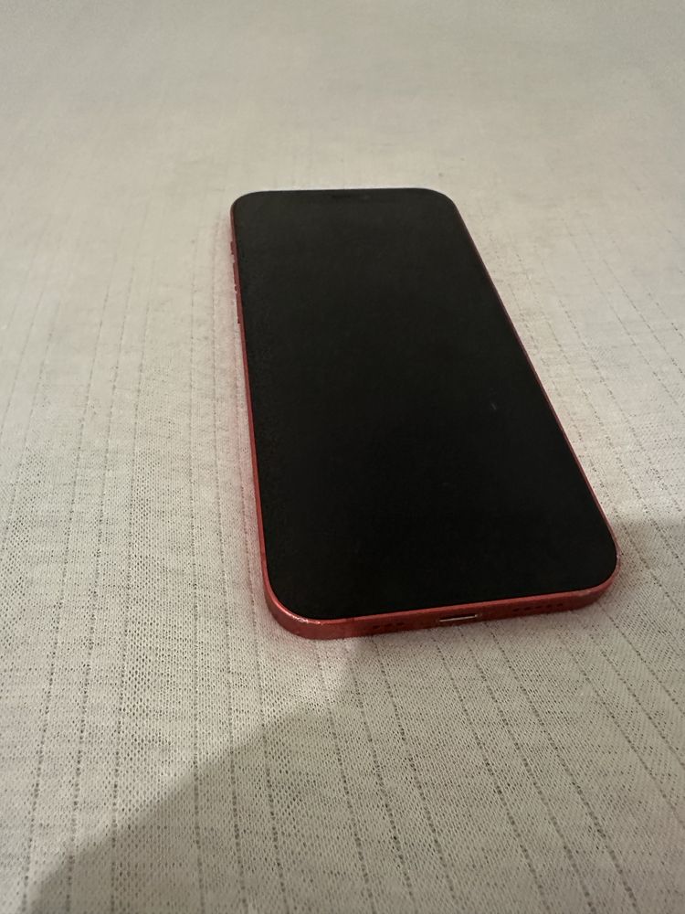 Vand iPhone 12 RED