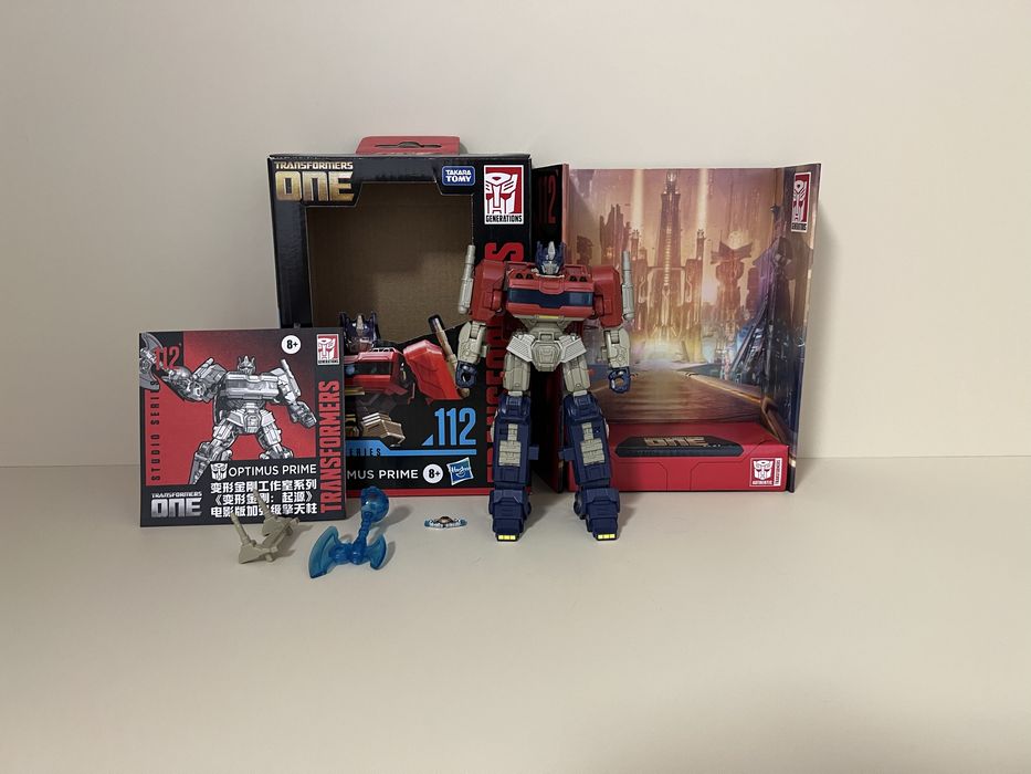 Optimus prime ONE studio series оригинал
