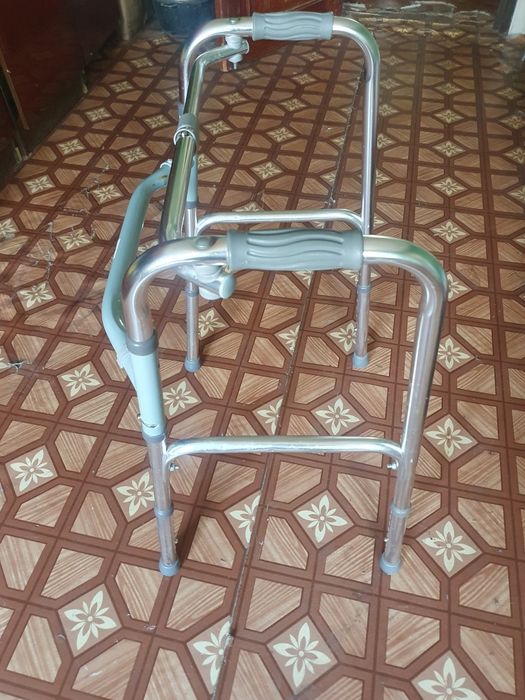 Ходунки регулируемые.