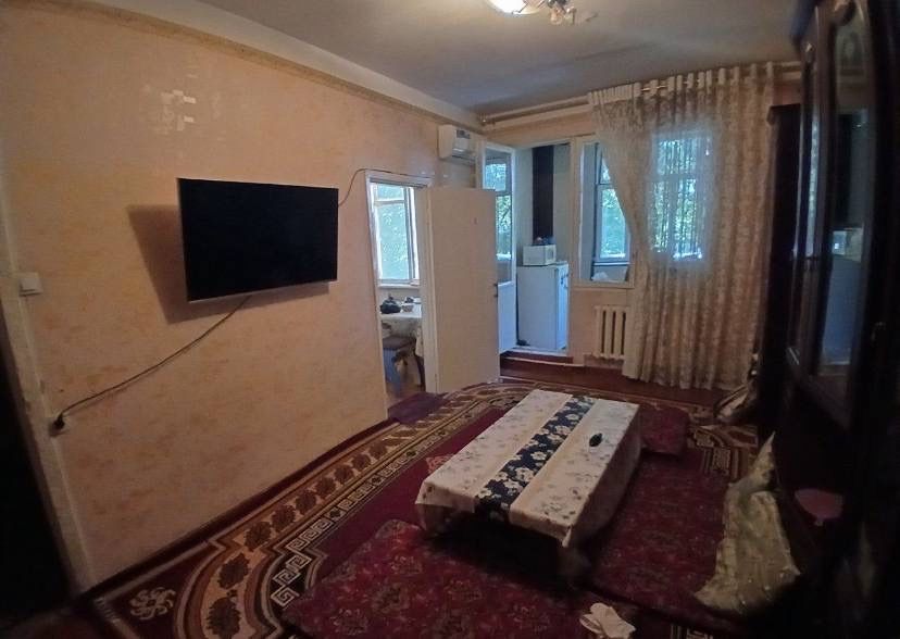 Чиланзар. 10 кв 2х комнатная Ин.Яз срочно продается