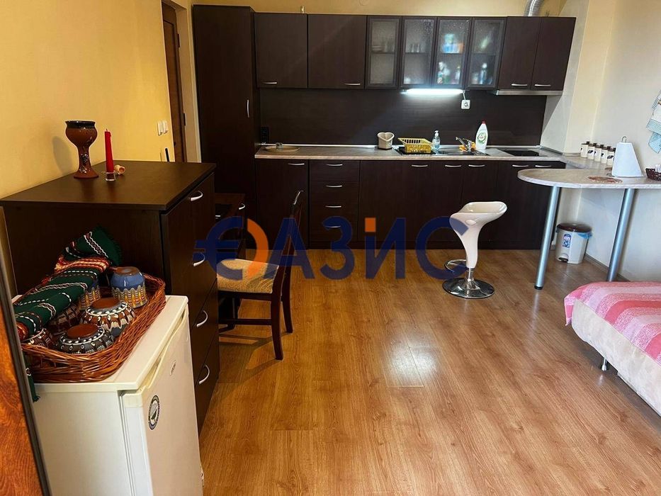 Продава се Двустаен апартамент в к.к. Слънчев бряг - 64 кв.м за 1227 €/кв.м - Снимка #3