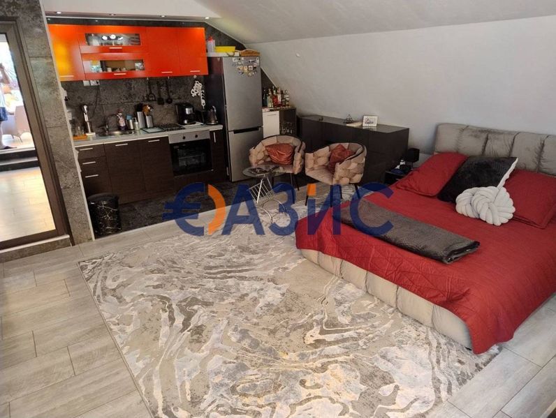 Мезонет с огромна тераса в затворен комплекс в Слънчев Бряг, България