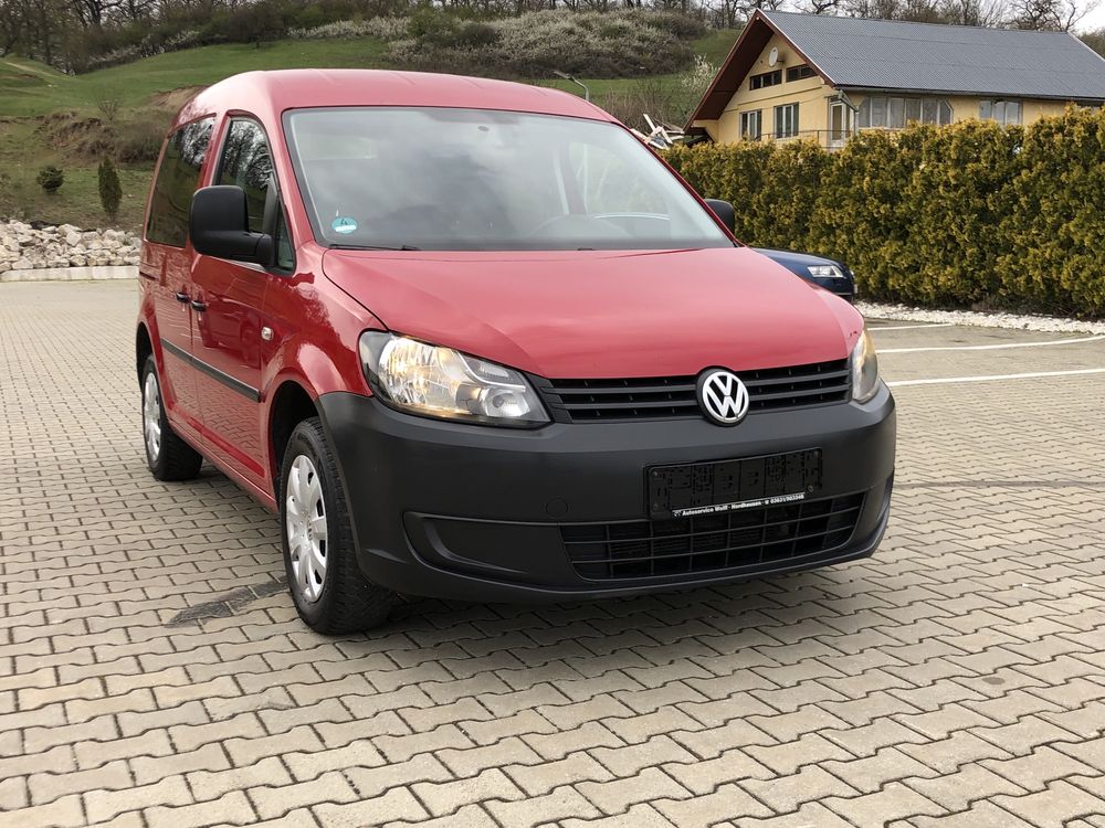 VW Caddy an 2011 motor 1.6tdi 5locuri 2usi laterale clima euro5