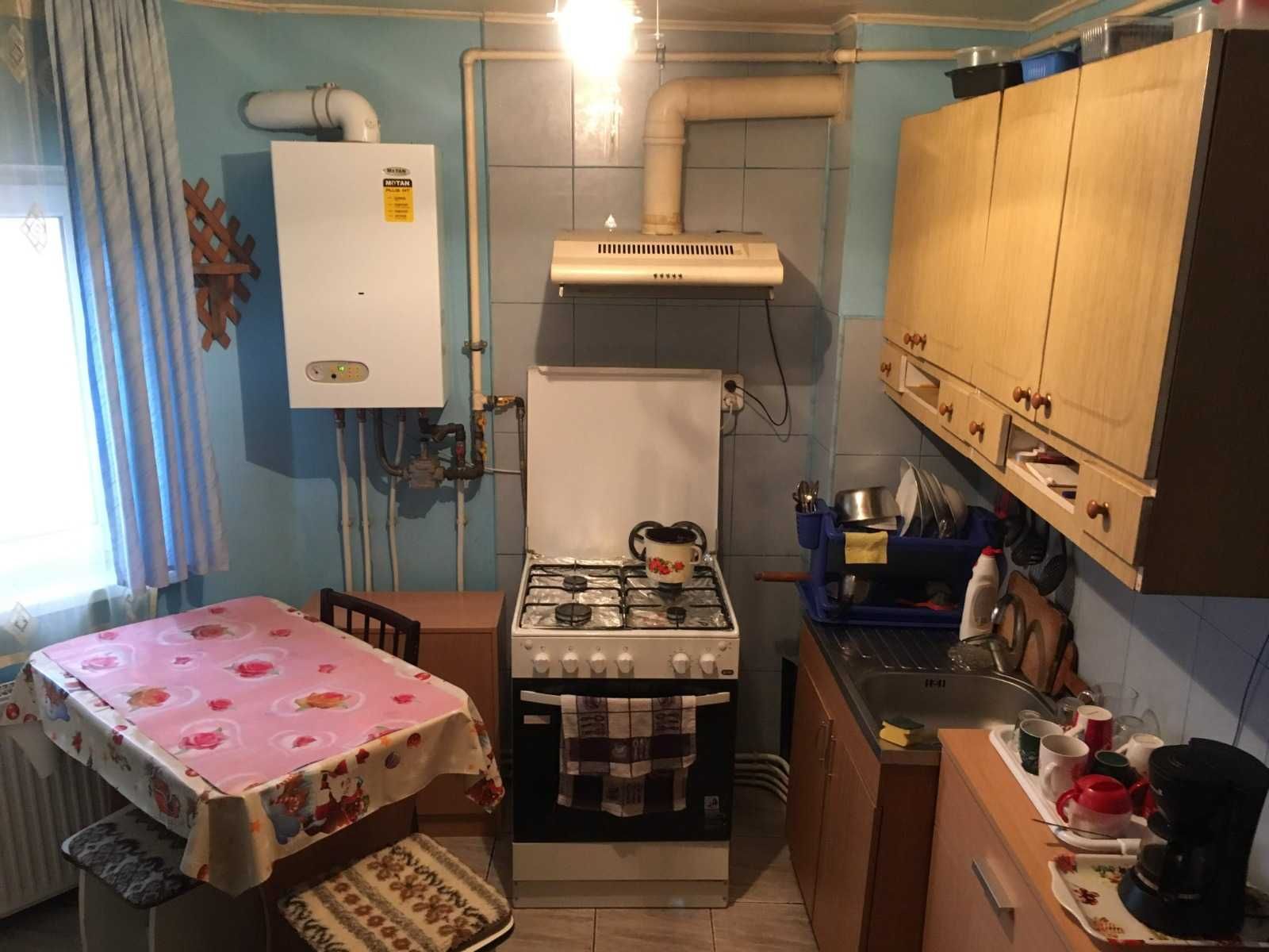 Inchiriez apartament zona Piata Petrosani