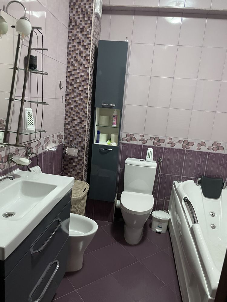 Propietar Vand apartament 3 camere sector4 mobilat si utilat