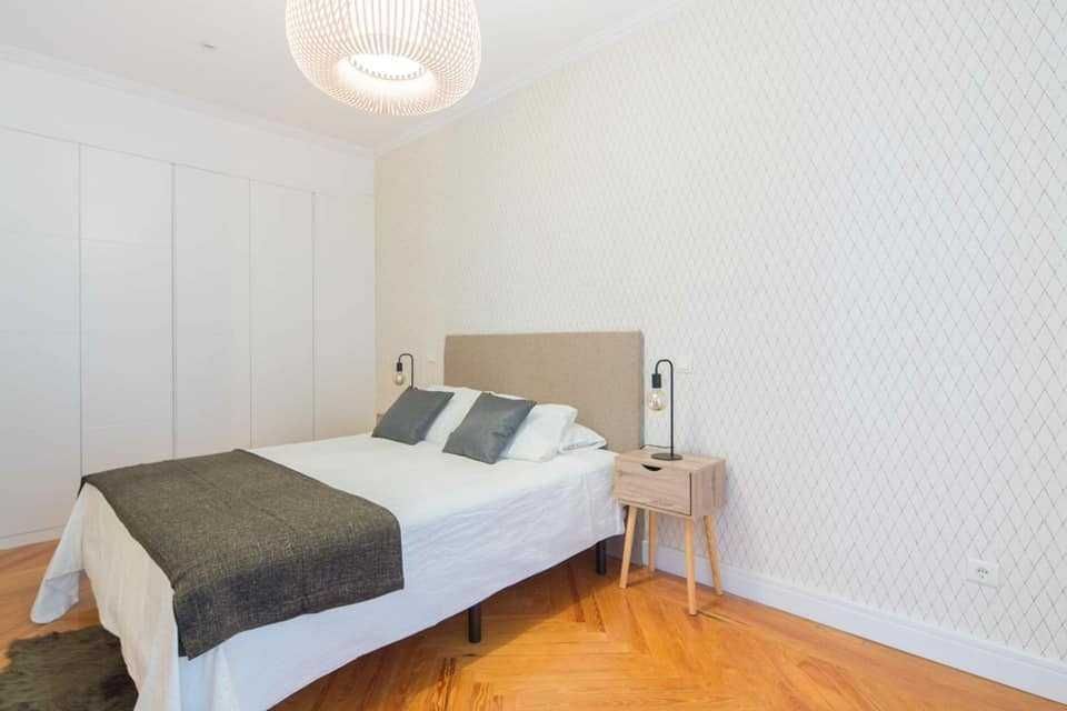Дава се под наем Тристаен апартамент в София, Редута - 124 кв.м за 535.5 € - Снимка #2