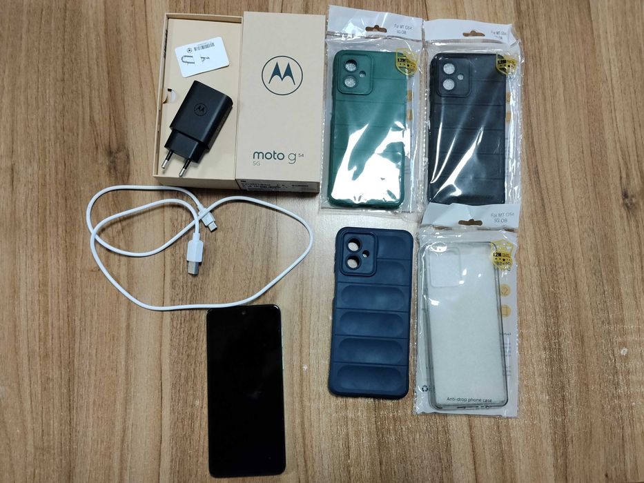 Motorola g54 5G, 128 GB, 6 GB RAM, 120 Hz с много аксесоари