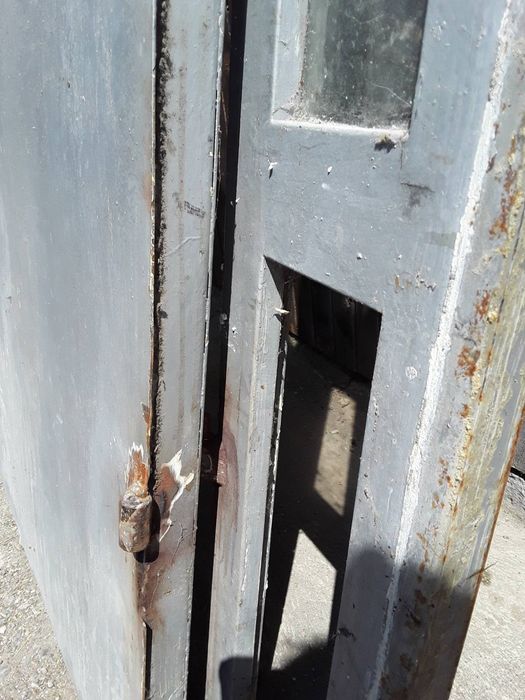 Метална портална врата