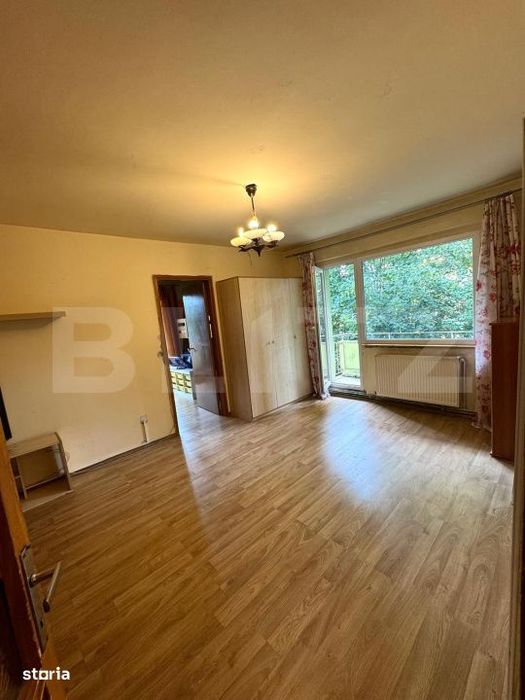 Apartament de vanzare, 3 camere, 65 mp, etaj intermediar, zona Calea B