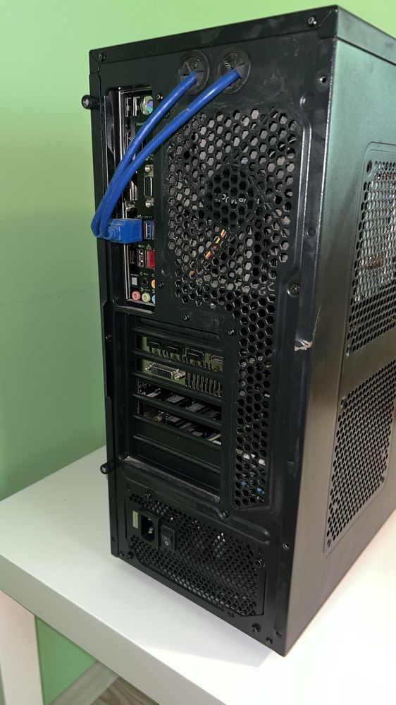 компютър за гейминг бюджетен Asus rog strix 1080 Intel i7-6700K