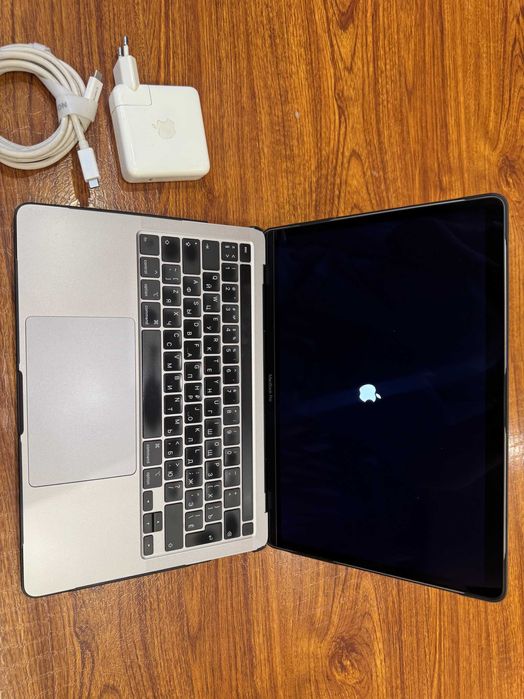 MacBook Pro 13" 2020 Intel, 16GB RAM, yaxshi holatda