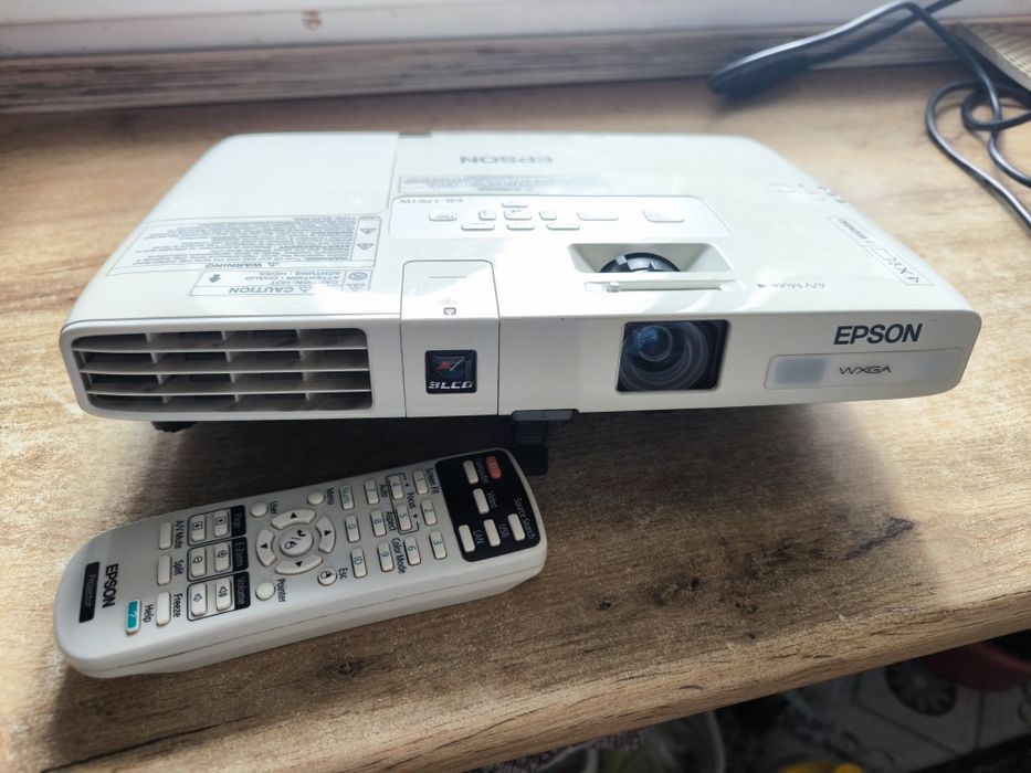 Продам кинопроэктор epson
