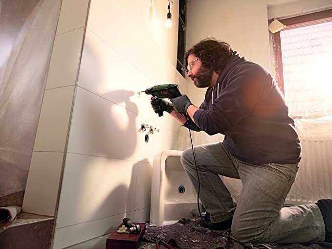 Ударна бормашина BOSCH UniversalImpact 700 700W в Куфар
