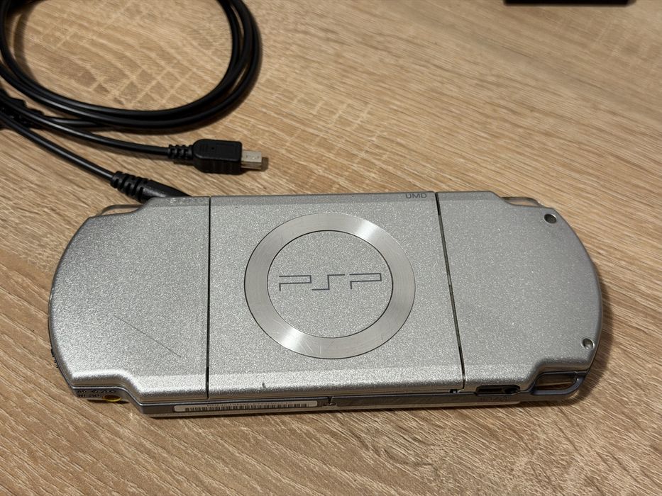 Sony PSP 2004 Silver Consola Portabila Modata cu Jocuri