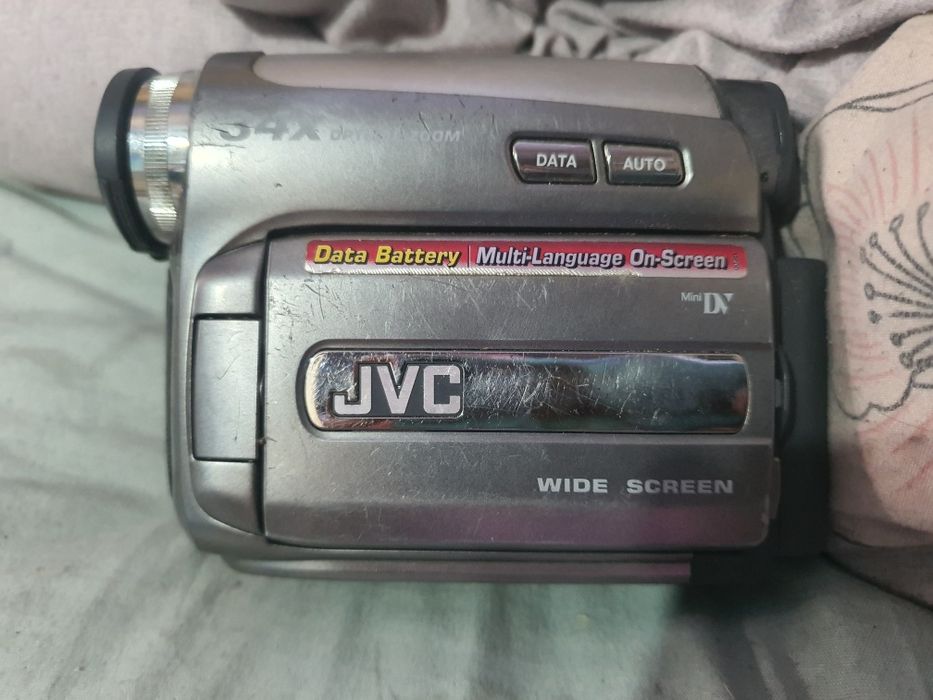 Продам видеокамеру GVC