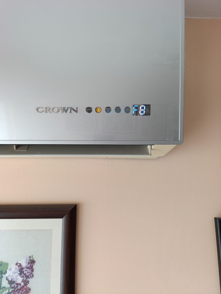 Климатик Crown неработящ