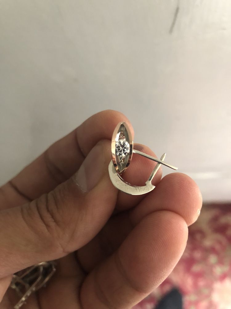 1 ta sirga va bitta kamplekt Sirg’a uzuk.