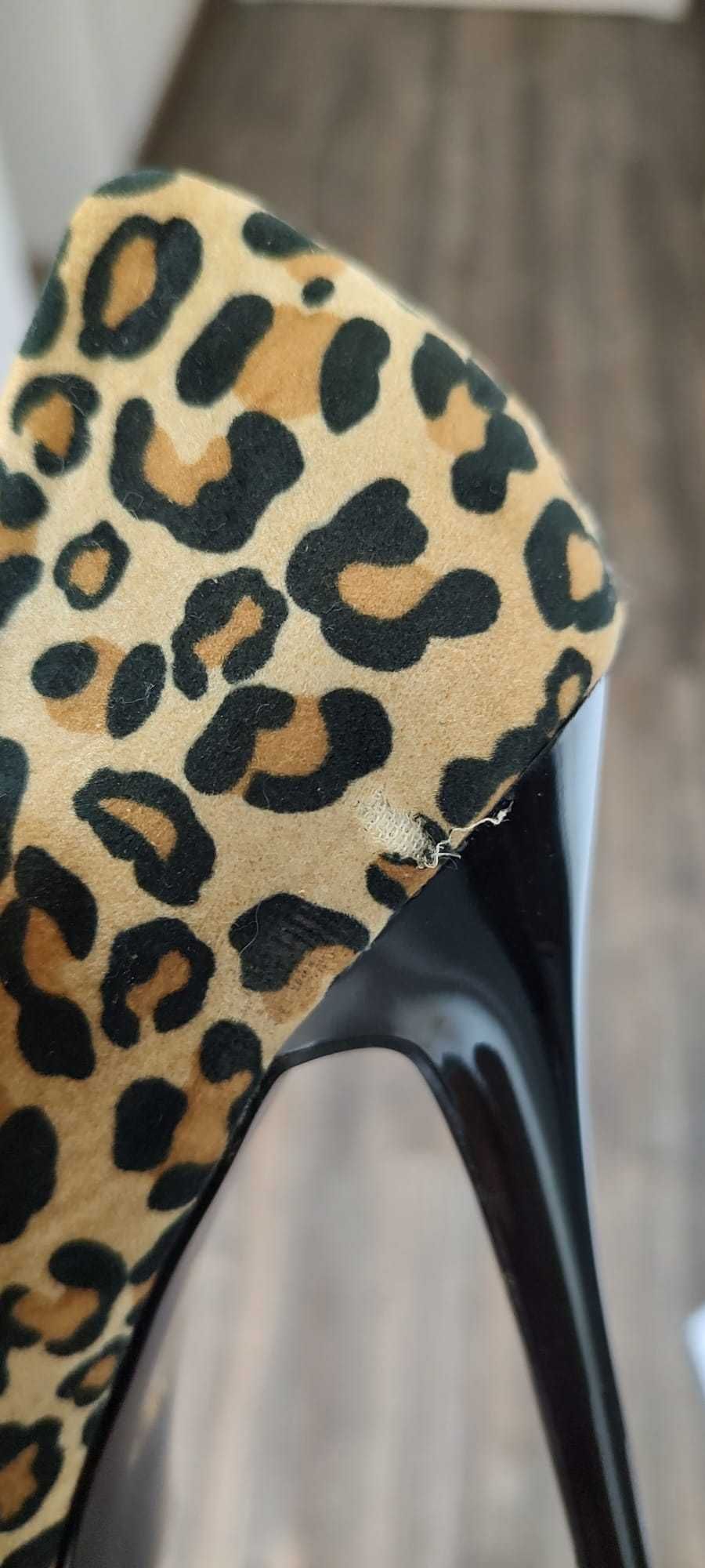 Pantofi animal print