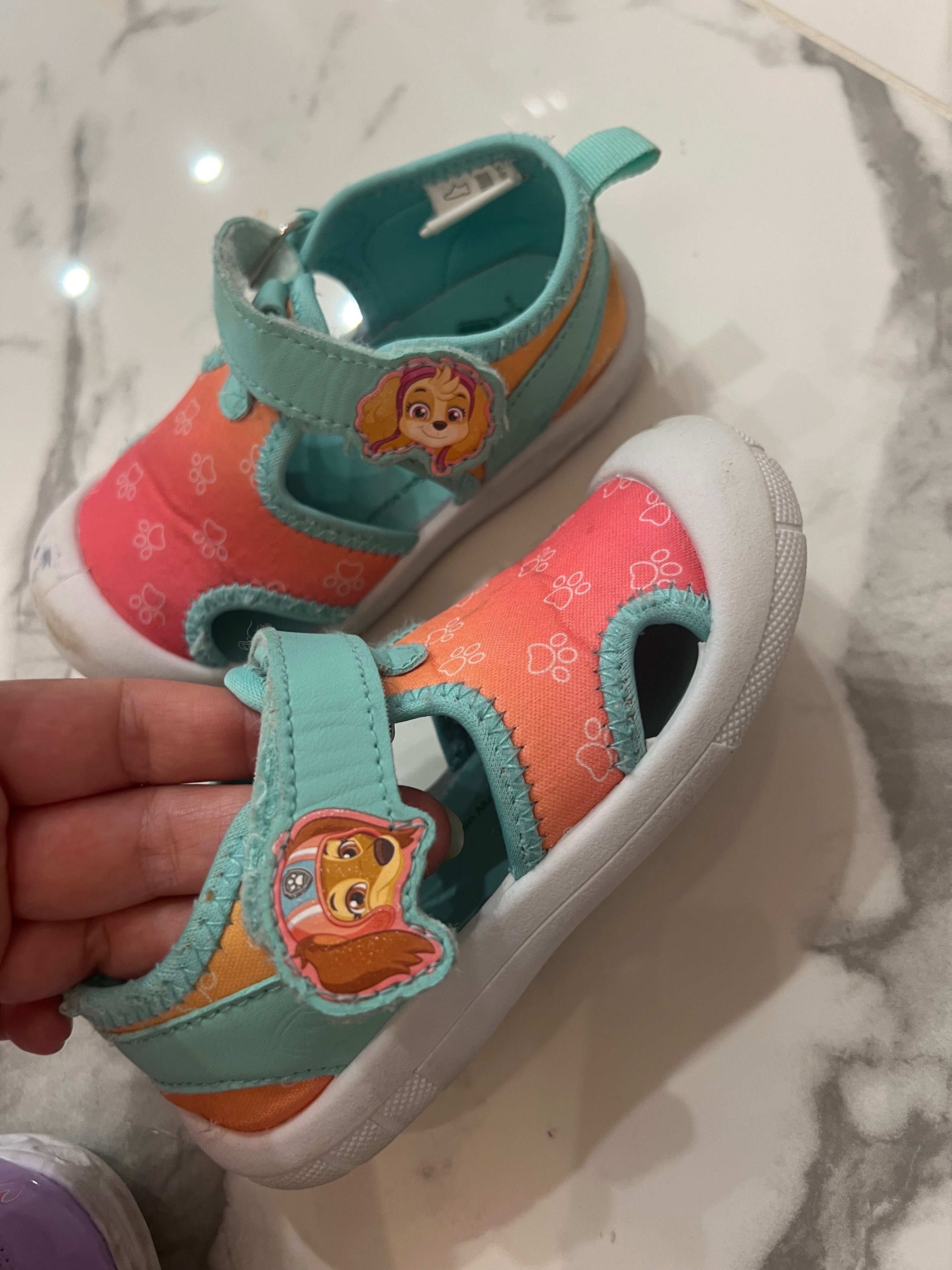 Лот 3ч детски сандали Skechers и пантофи