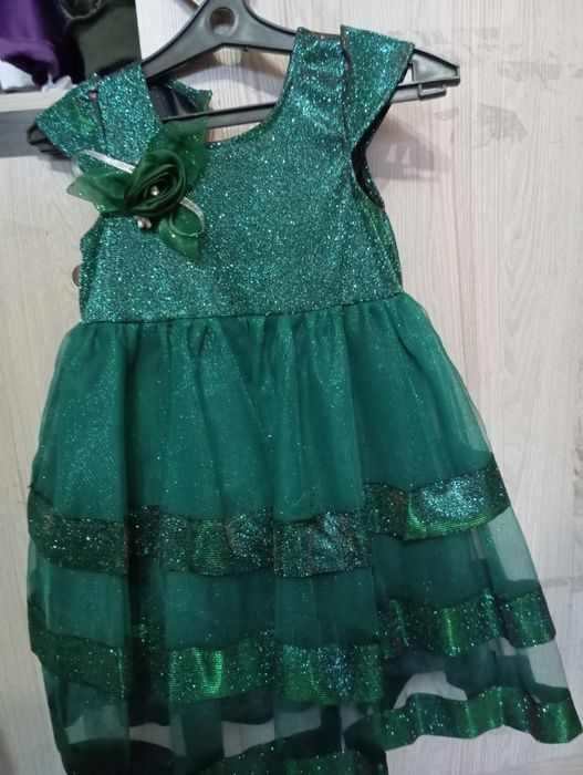 Продам платья для девочек