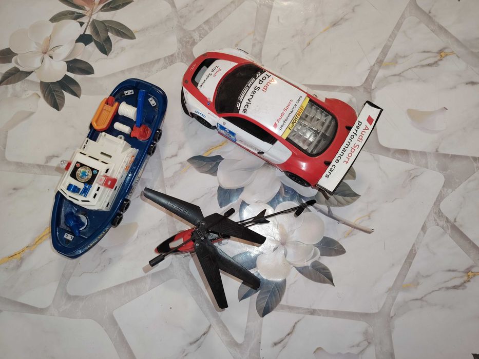 Машинка верталет и катер на пульте