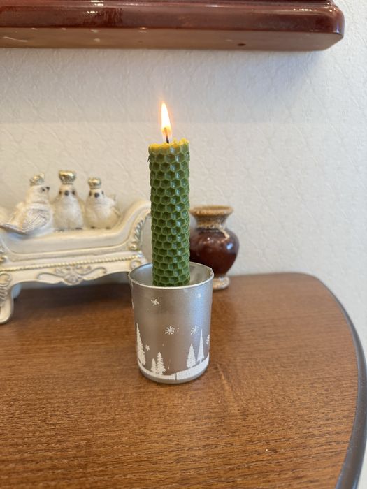 Зажгите програмные свечи из вощины (натурального пчелинного воска)